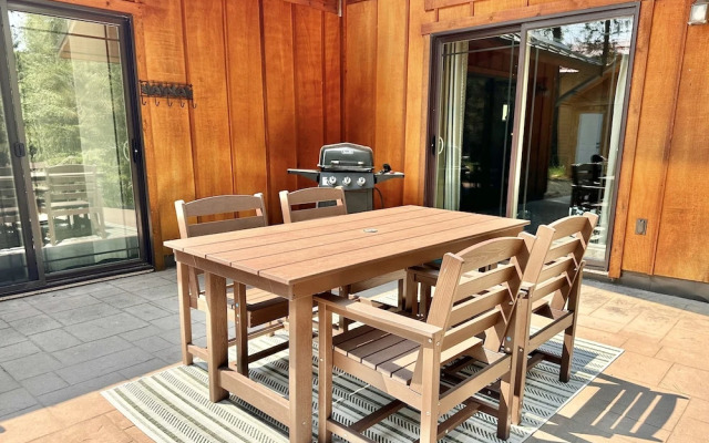 River Song Cabin 3 Bedroom Home