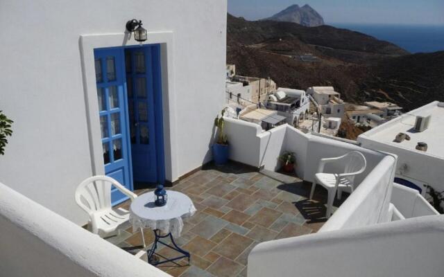 Floras Rooms and Studios