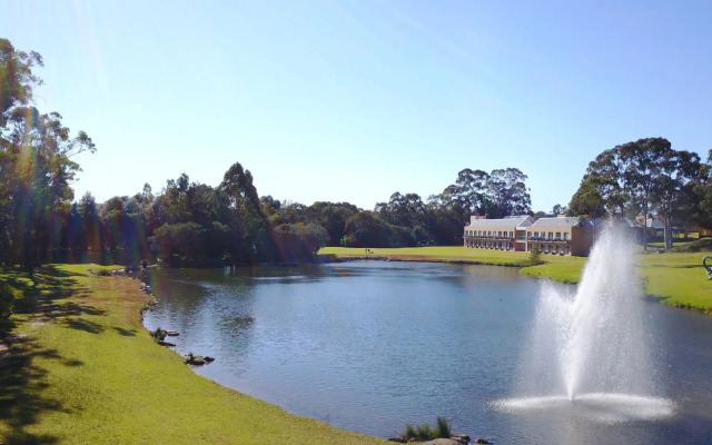Lakeside Hotel and Conference Centre