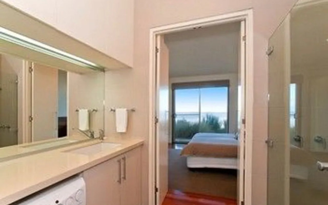 Hearn's Beachside Villa 4