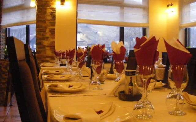 Hillden Lodge & Restaurant