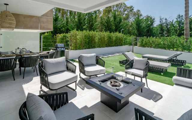 GG- Modern townhouse, families & couples only