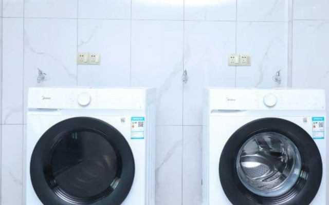 Mujiangnan Hotel (Changzhou Dinosaur Park Manhattan Plaza)