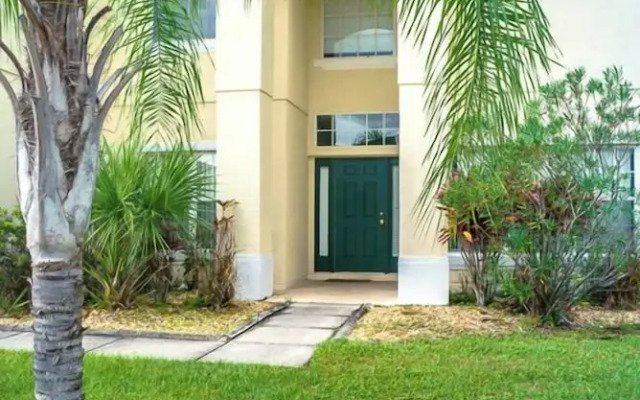 Crescent Lakes Villa