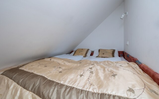 Apartment With Balcony by Renters