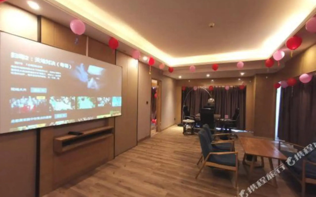 Sweet Fruit Charm International Hotel (Foshan West Station Shati Airport Store)