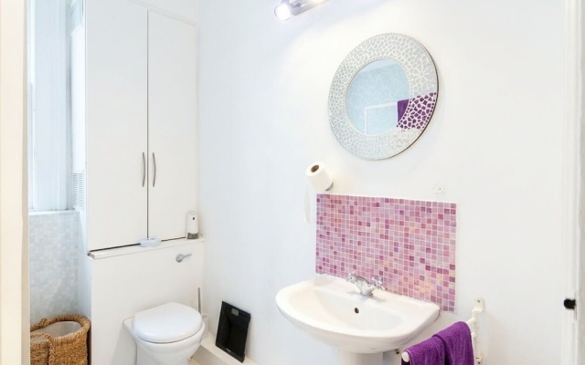 Cozy Fulham Retreat With Private Entrance & Hot Tub