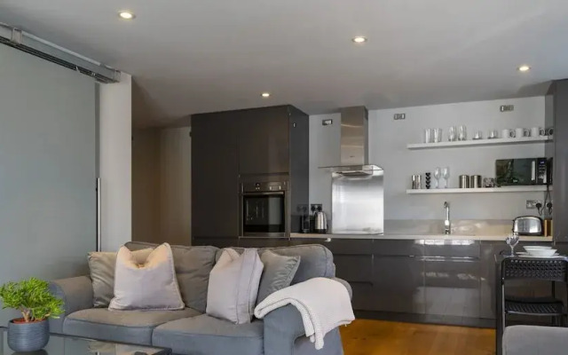 Modern Luxury Apartment In The Heart of Henley