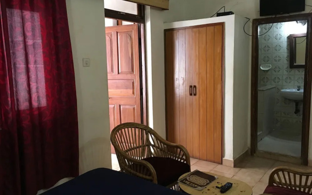 OYO 7311 StayOut Crossroad Inn