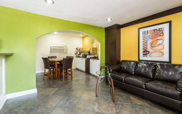 Rodeway Inn & Suites Houston near Medical Center