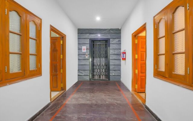 OYO 17209 SilverKey Malikarjuna Residency Gachibowli