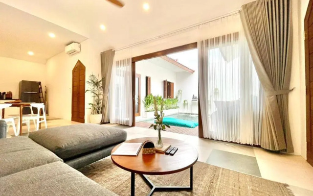 King Bed Pool Villa Paradise - North Seminyak