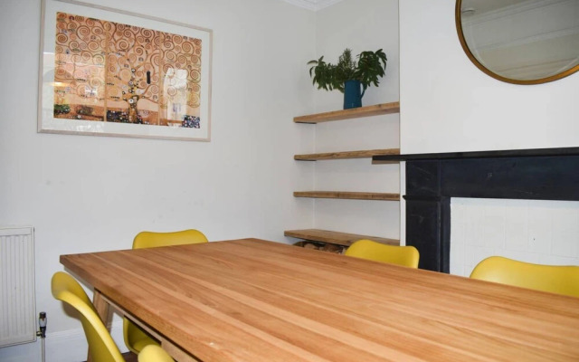Stylish and Spacious 4 Bedroom Queen's Park House