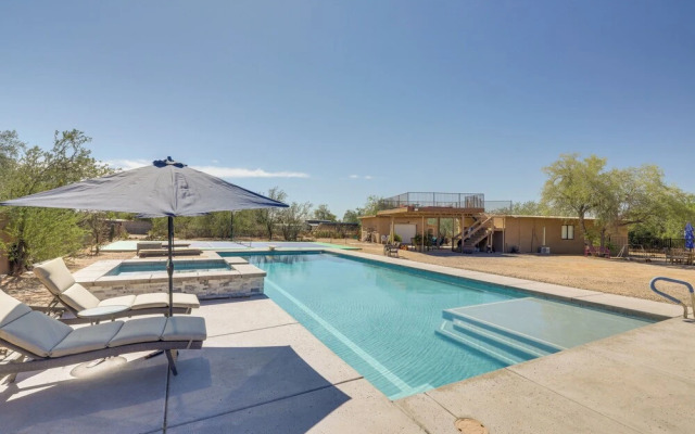 Oro Valley Retreat w/ Pool, Spa & Rooftop Views!