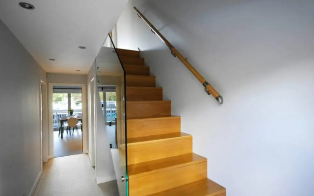 The Oars - Riverfront Property - From 300 Per Night