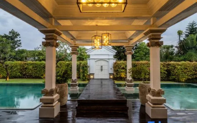 Villa Symphony White by BaliSuperHost