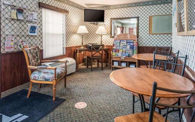 Knights Inn Sandusky