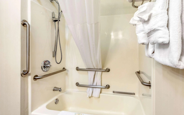Quality Inn & Suites University Fort Collins