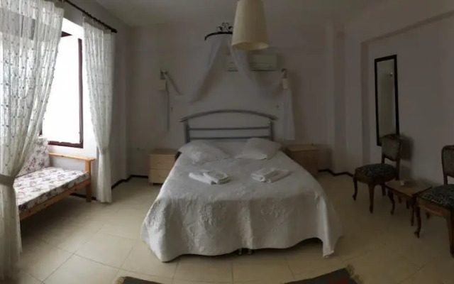 Queen Nano Hotel