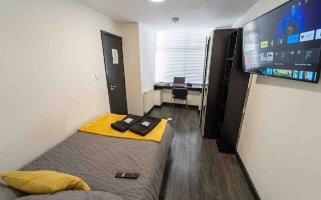 44 North Road Studios Near QE and UOB