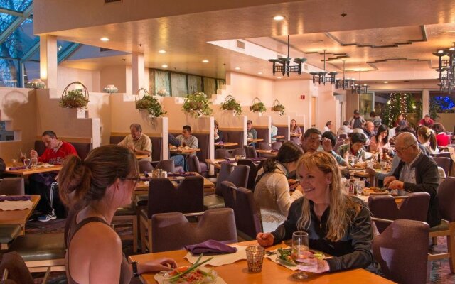 Canyon Plaza Premier Studio and Apartments