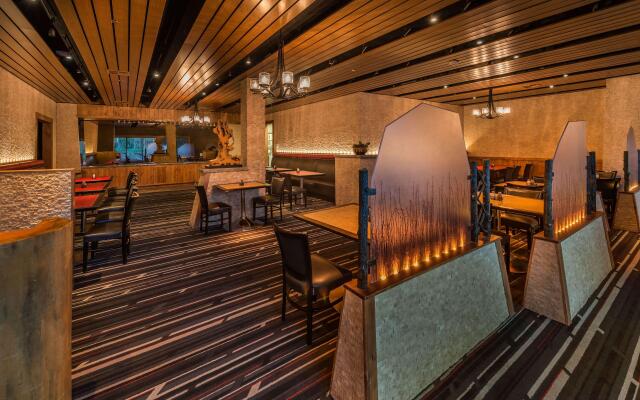 Green Mill Village Hotel & Suites, BW Signature Collection