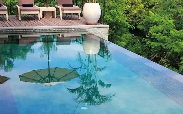 Paradise Garage Komodo Villa