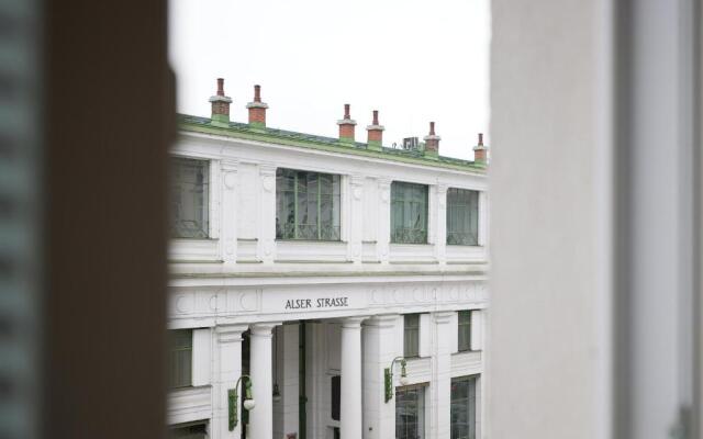 Self-Check-In & Perfect Metro Connection I