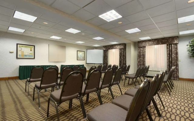 Holiday Inn Express Fayetteville Fort Bragg by IHG