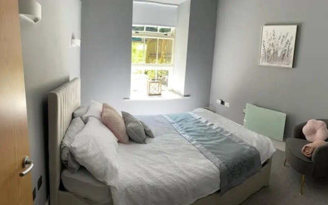 2 Bed Woodland Retreat - Garden & Free Parking