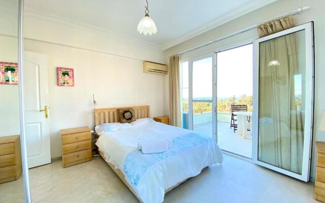 4 Bedroom Deluxe Villa with Mountain and Sea View