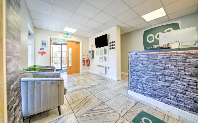 OYO Go2 Gloucester Hotel