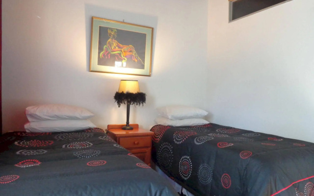 TreeTops & Treats Guest House