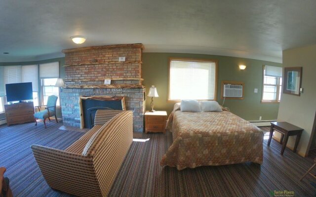 Twin Pines Resort