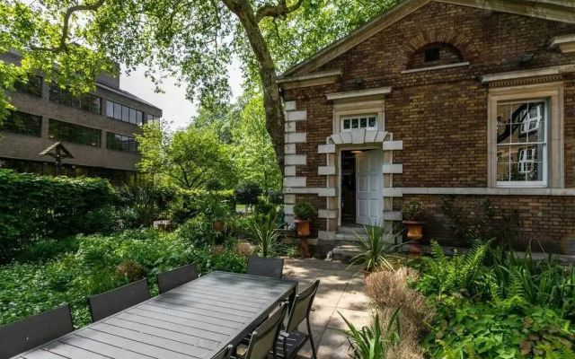 Fantastically Unique House for 3 With Large Garden