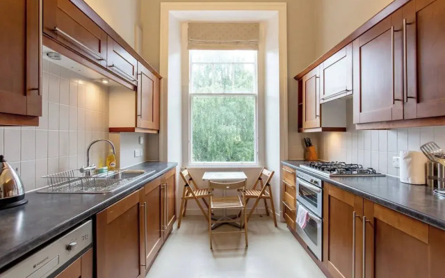 JOIVY Doune Terrace Apartment: Edinburgh New Town Prime Location
