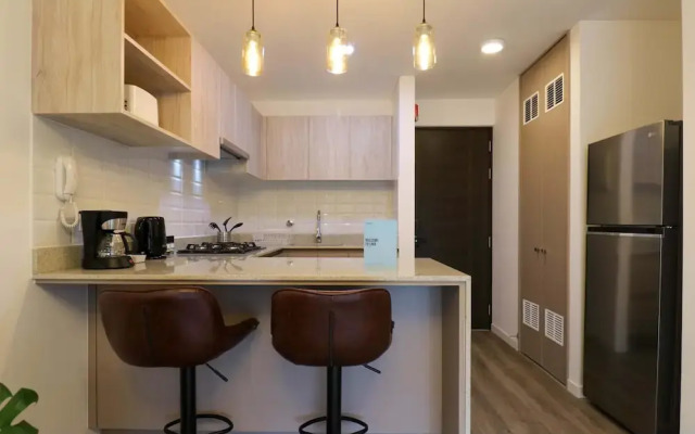 w Radiant 1BR With Modern Balcony in San Isidro