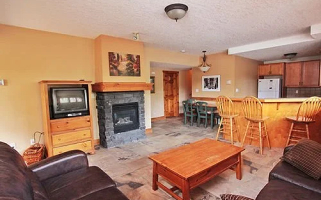 Boomerang Chalets by FCR