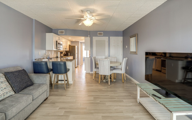 Oceanside Retreat in Mantoloking: Walk to Beach!