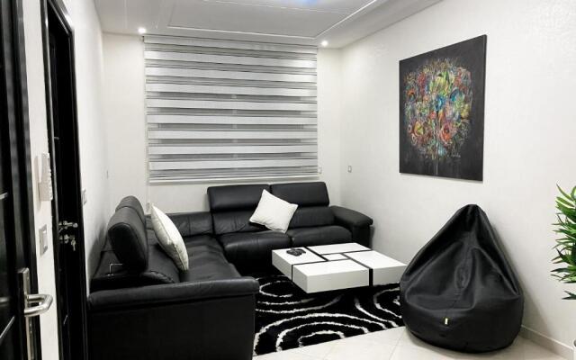 Luxurious apartment close to the sea
