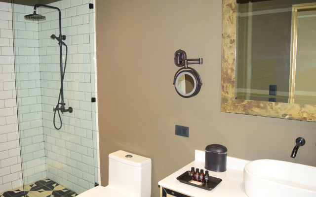 Hotel Bouquet (Adults Only)