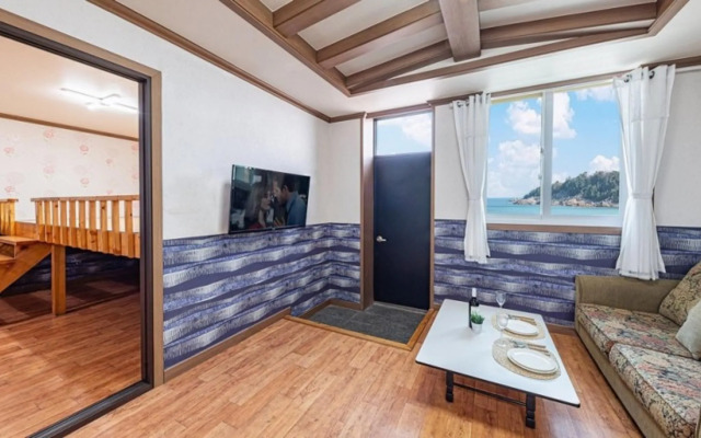 Goseong Jajackdo Aroma Pension