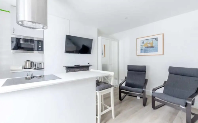 Sleek & Well-connected Studio Flat Archway!