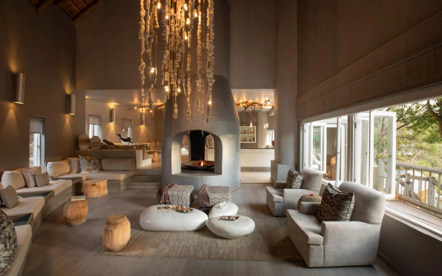 Clifftop Exclusive Safari Hideaway