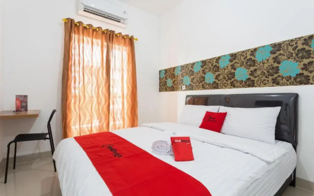 RedDoorz Plus @ Boulevard Residence BSD