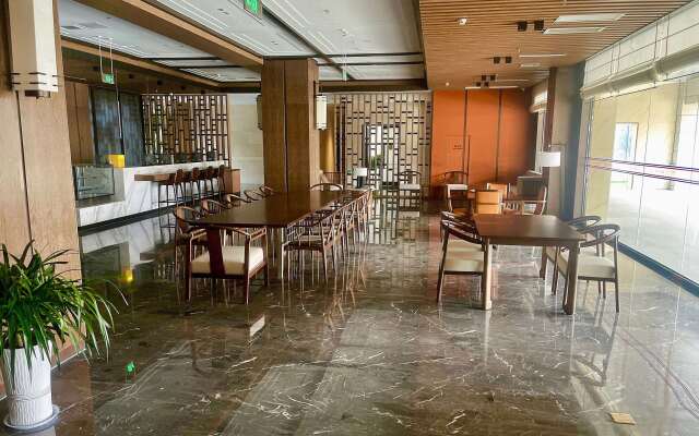 Howard Johnson by Wyndham Bole Plaza Chengwu