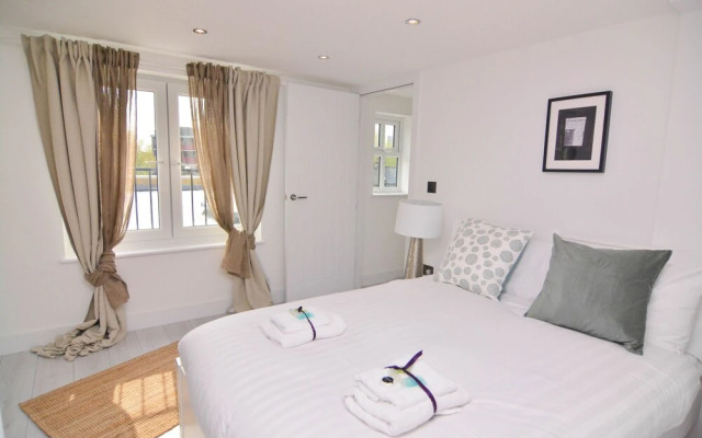 MACARENA WHARF Apartments