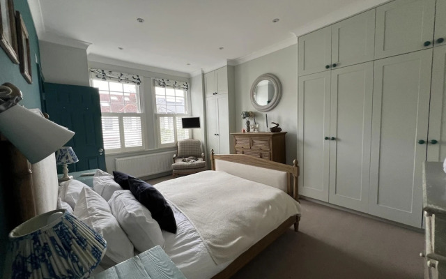 London Charm on Connaught Avenue