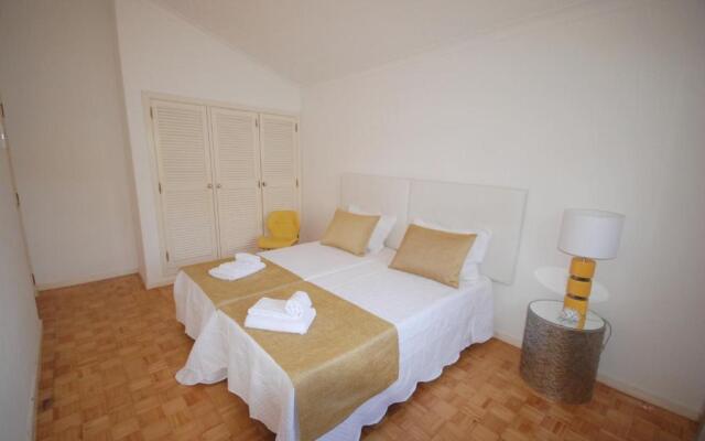 Charming 3-bed Villa With Pool in Olhos de Agua