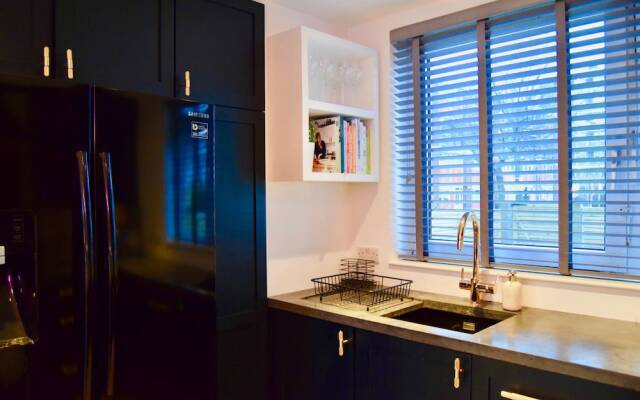 Stunning Battersea Home 1 Bedroom With Garden